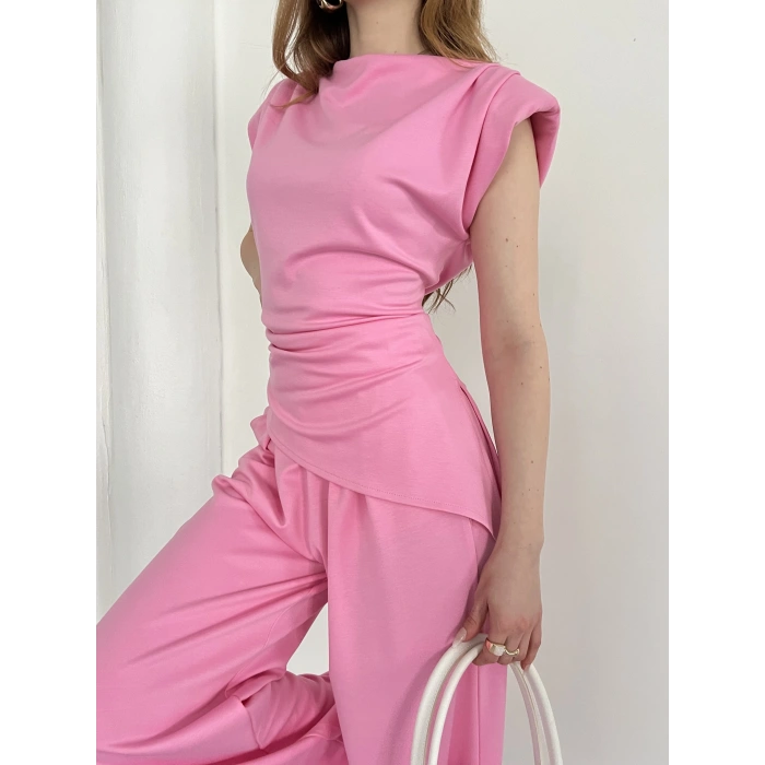 Omuz Vatkalı Asimetrik Kesim Takım Pembe