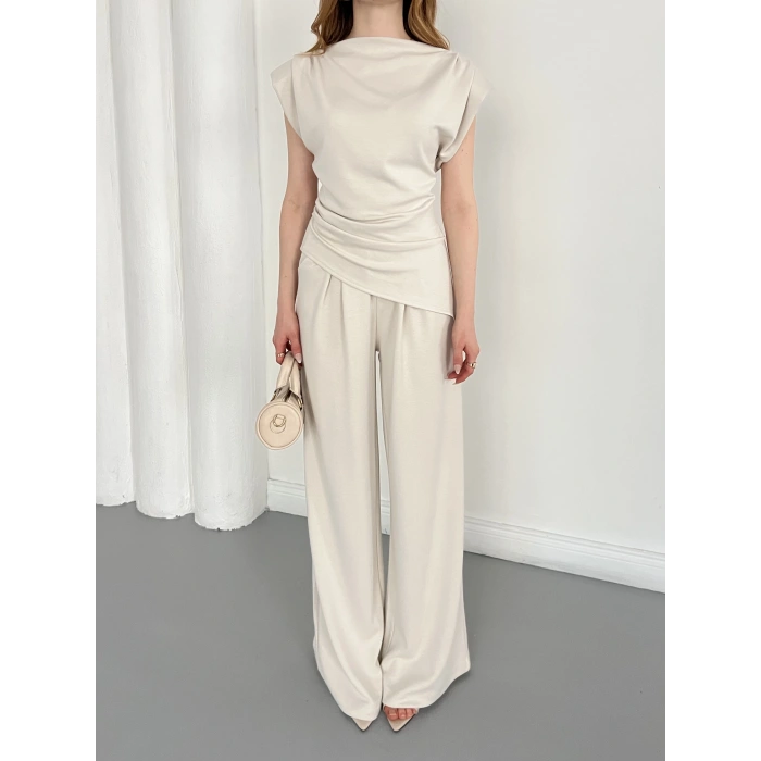 Omuz Vatkalı Asimetrik Kesim Takım Bej