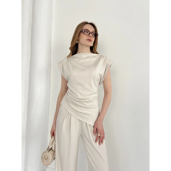 Omuz Vatkalı Asimetrik Kesim Takım Bej