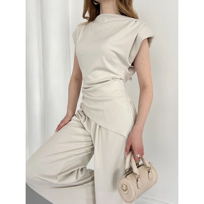 Omuz Vatkalı Asimetrik Kesim Takım Bej