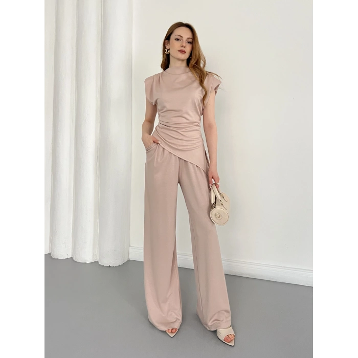 Omuz Vatkalı Asimetrik Kesim Takım Pudra