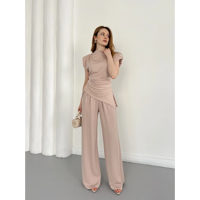 Omuz Vatkalı Asimetrik Kesim Takım Pudra