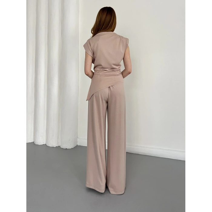Omuz Vatkalı Asimetrik Kesim Takım Pudra