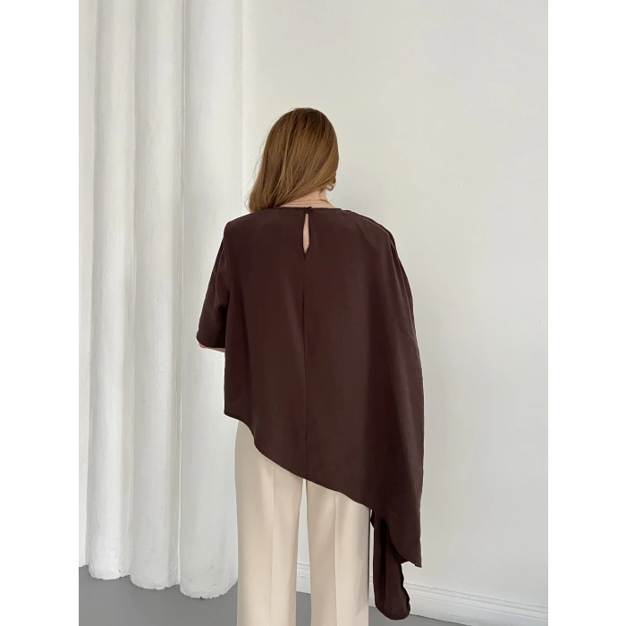 Asimetrik Kesim Vatkalı Tasarım Bluz Kahve