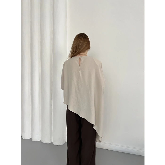 Asimetrik Kesim Vatkalı Tasarım Bluz Bej