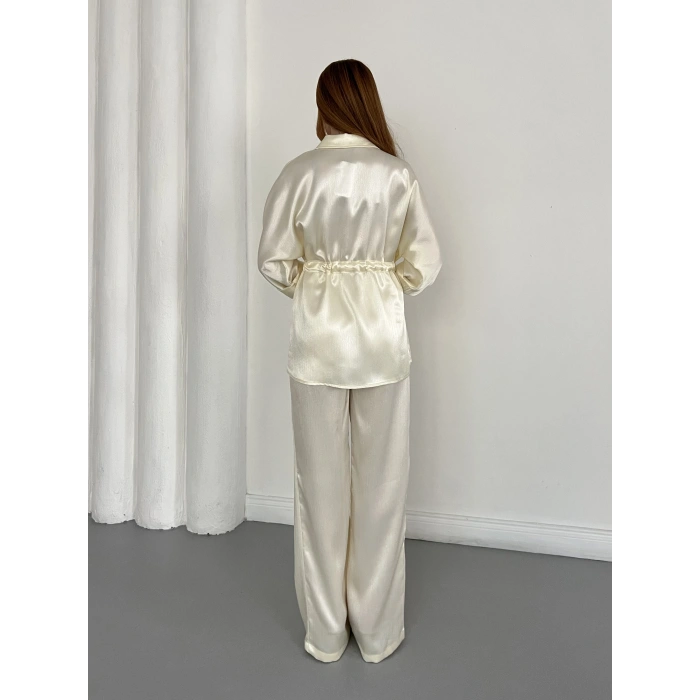 Belden Bağlama Detaylı Fermuarlı Saten Takım Tereyağ Sarısı