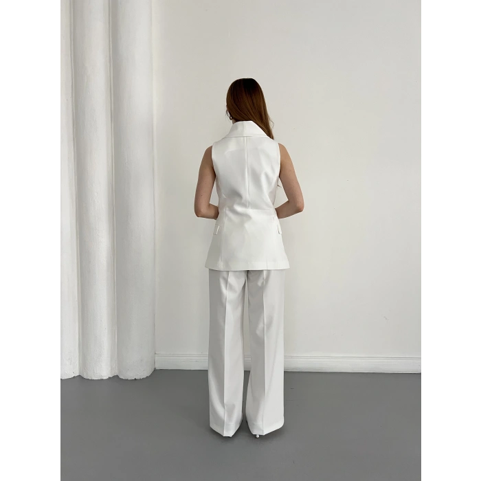 Gold Düğmeli Yelekli Pantolon Takım Beyaz