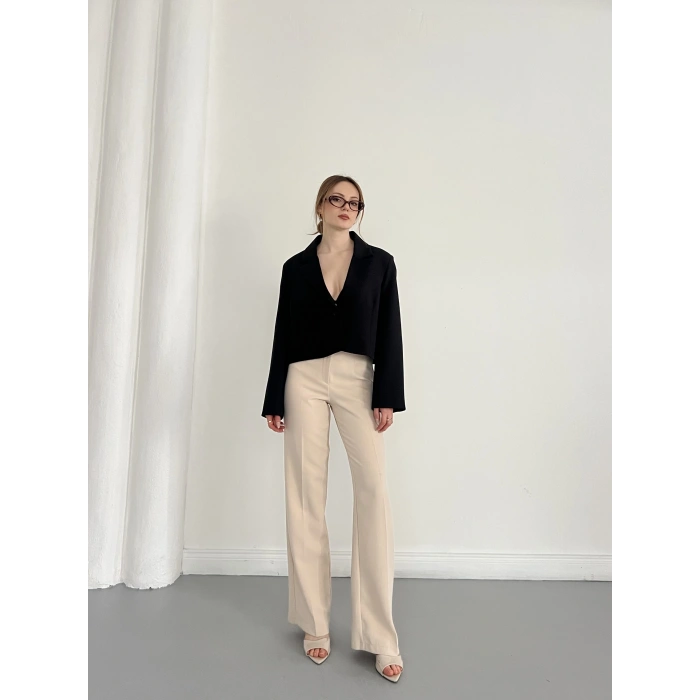 Kruvaze Yaka Tek Düğme Detay Crop Ceket Siyah