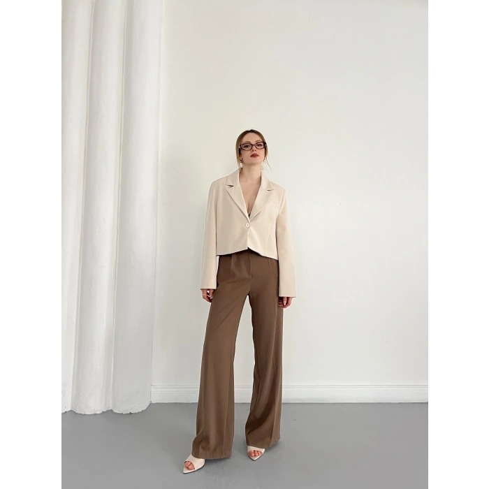 Kruvaze Yaka Tek Düğme Detay Crop Ceket Bej