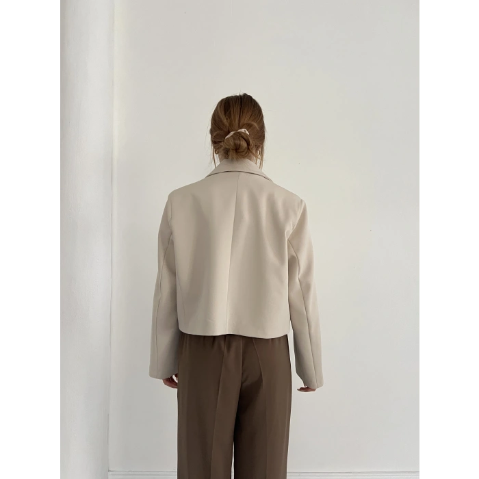Kruvaze Yaka Tek Düğme Detay Crop Ceket Bej