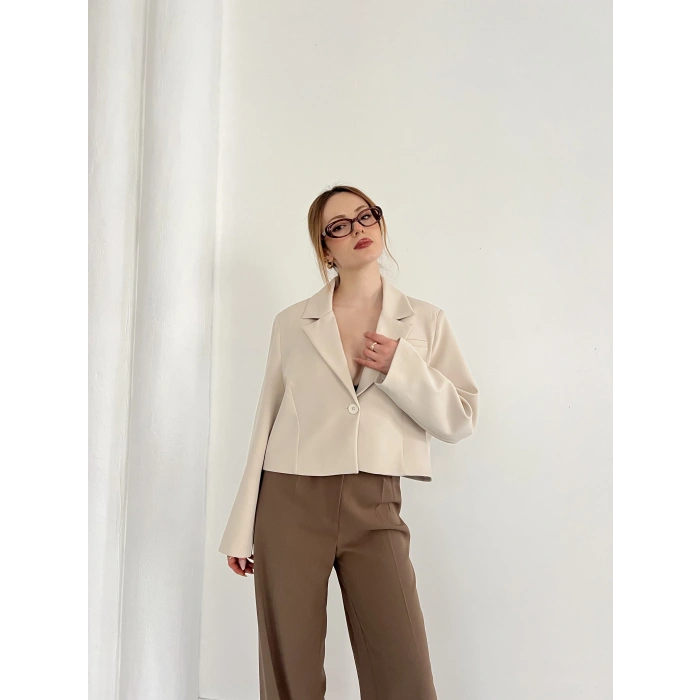 Kruvaze Yaka Tek Düğme Detay Crop Ceket Bej