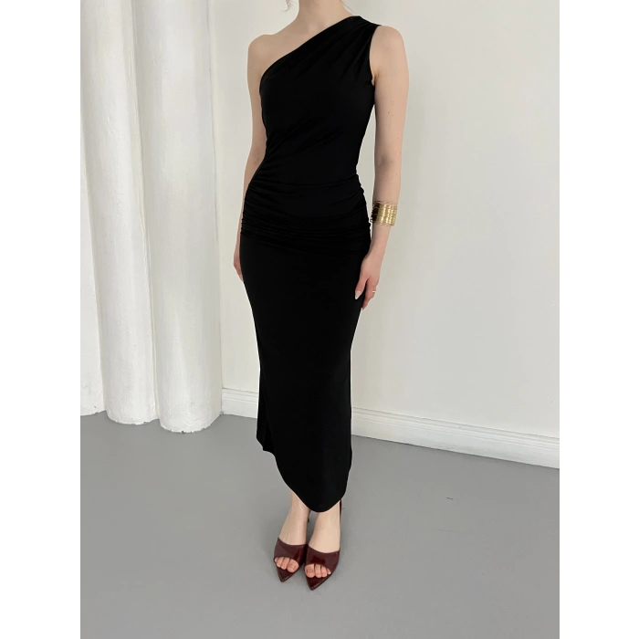 Tek Omuz Büzgü Detaylı Yırmaçlı Sandy Elbise Siyah