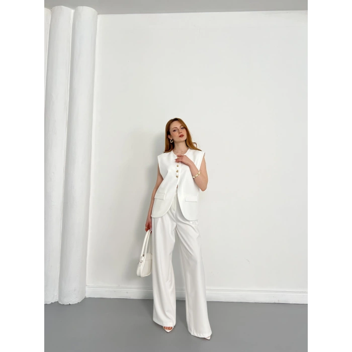 Gold Düğme Detaylı Tasarım Yelekli Takım Beyaz