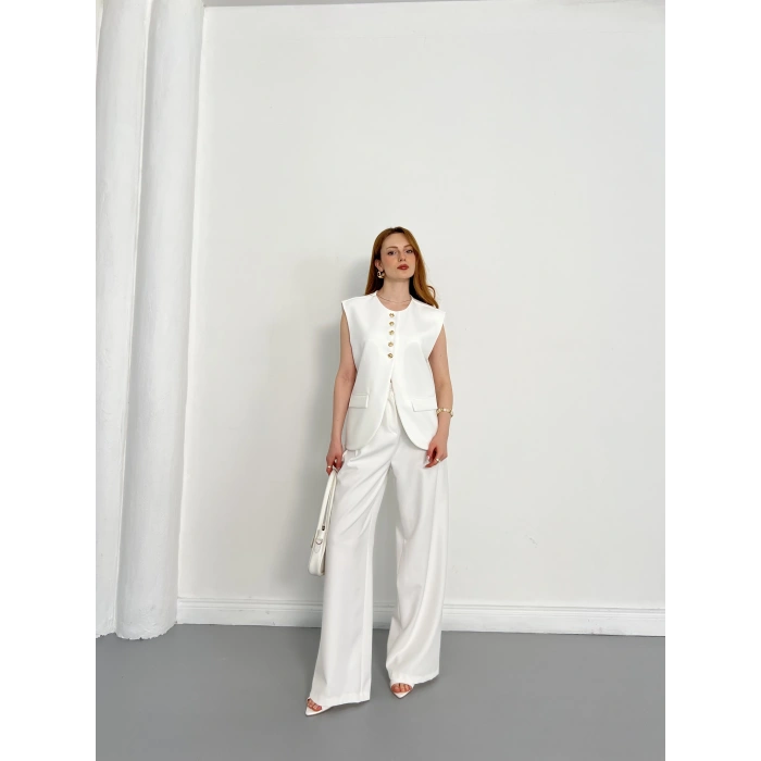 Gold Düğme Detaylı Tasarım Yelekli Takım Beyaz