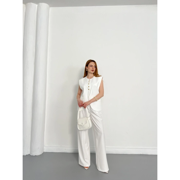 Gold Düğme Detaylı Tasarım Yelekli Takım Beyaz