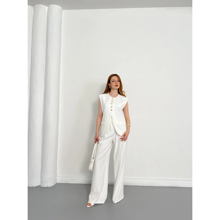 Gold Düğme Detaylı Tasarım Yelekli Takım Beyaz