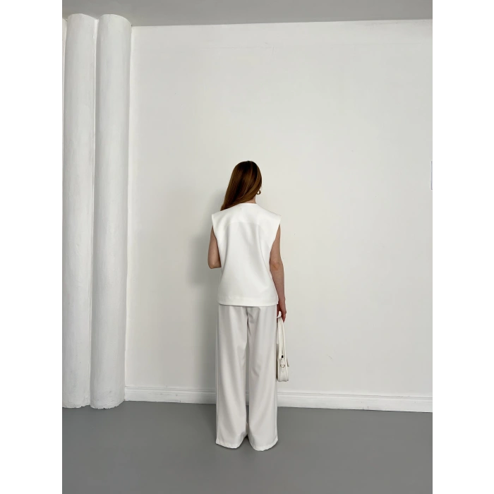 Gold Düğme Detaylı Tasarım Yelekli Takım Beyaz