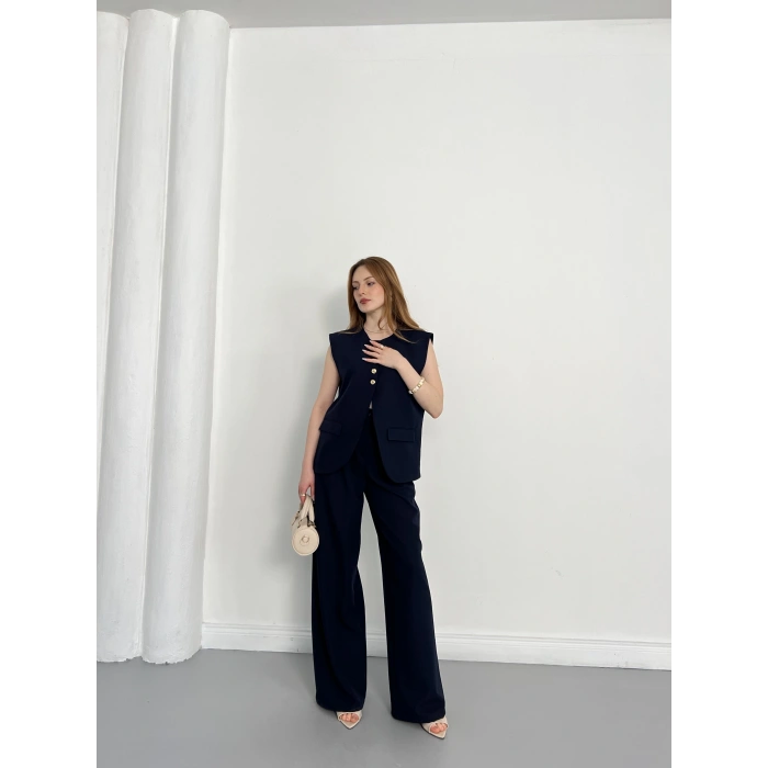 Gold Düğme Detaylı Tasarım Yelekli Takım Lacivert