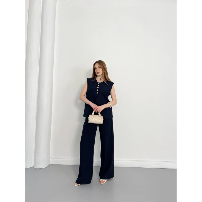 Gold Düğme Detaylı Tasarım Yelekli Takım Lacivert