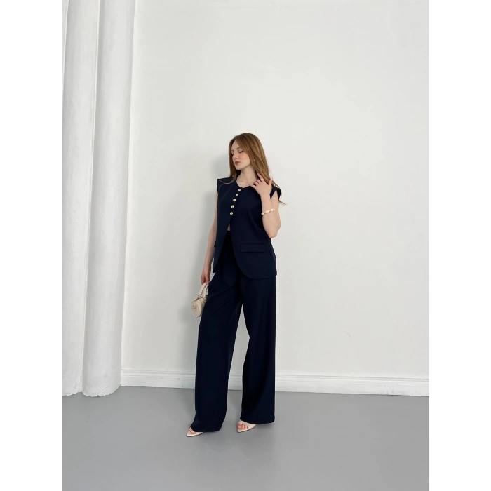 Gold Düğme Detaylı Tasarım Yelekli Takım Lacivert