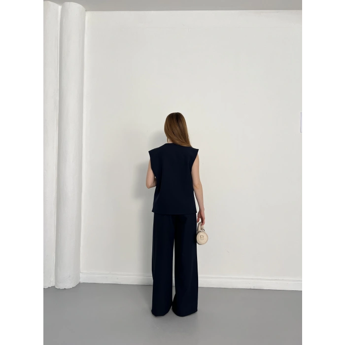 Gold Düğme Detaylı Tasarım Yelekli Takım Lacivert