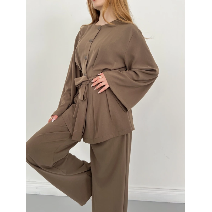 Düğme Detaylı Bel Kuşaklı İspanyol Kol Takım Kahve