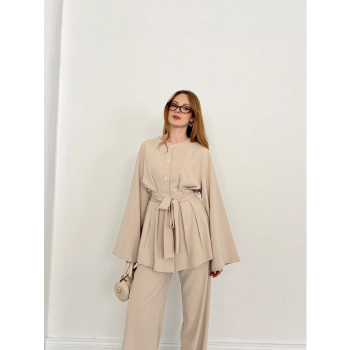 Düğme Detaylı Bel Kuşaklı İspanyol Kol Takım Acı Bej