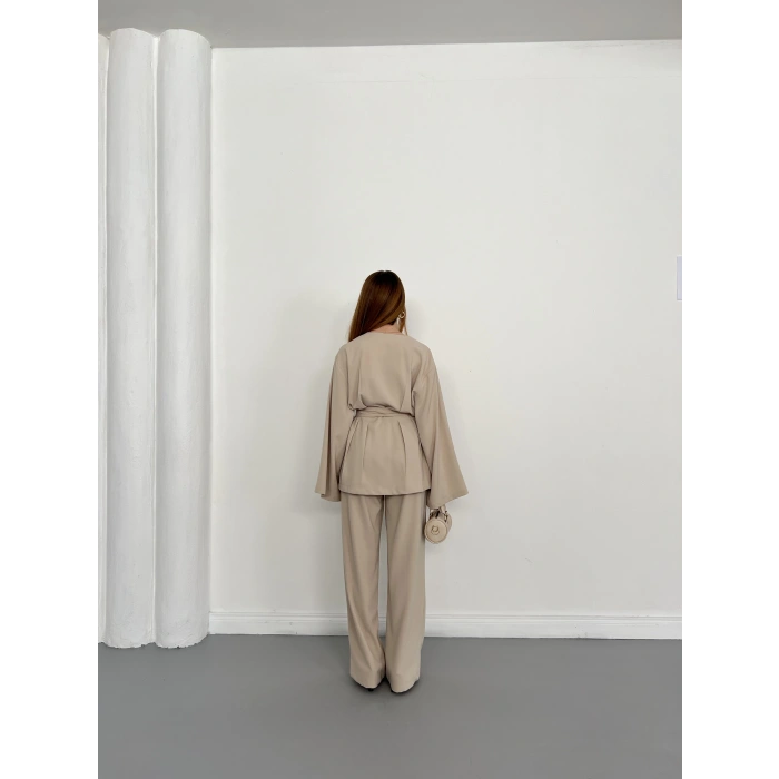 Düğme Detaylı Bel Kuşaklı İspanyol Kol Takım Acı Bej