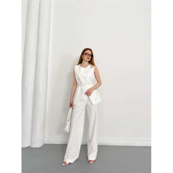 Bel Kemerli Asimetrik Kesim Yelekli Takım Beyaz