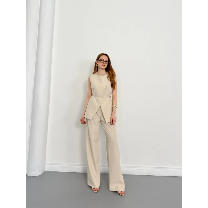 Bel Kemerli Asimetrik Kesim Yelekli Takım Bej