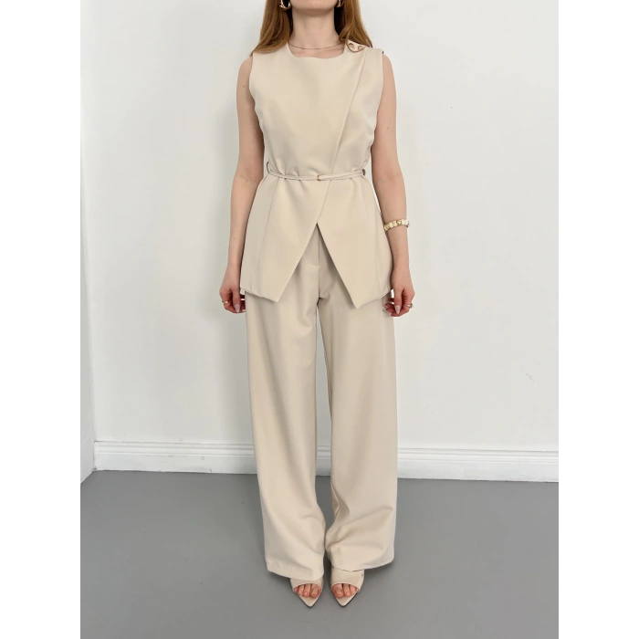 Bel Kemerli Asimetrik Kesim Yelekli Takım Bej