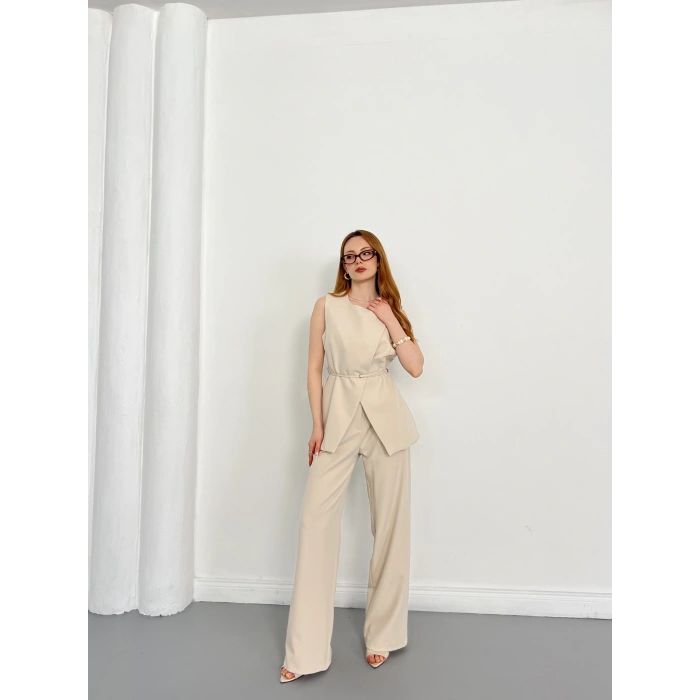 Bel Kemerli Asimetrik Kesim Yelekli Takım Bej