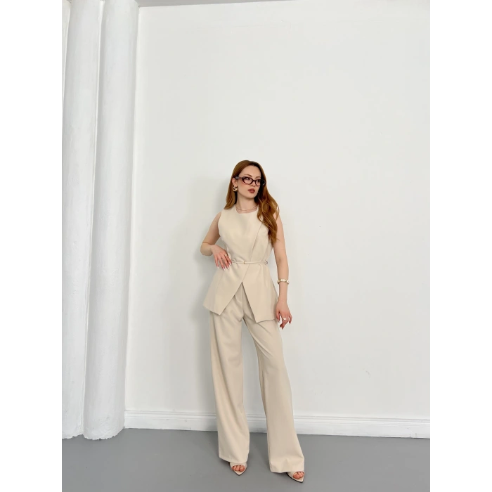 Bel Kemerli Asimetrik Kesim Yelekli Takım Bej