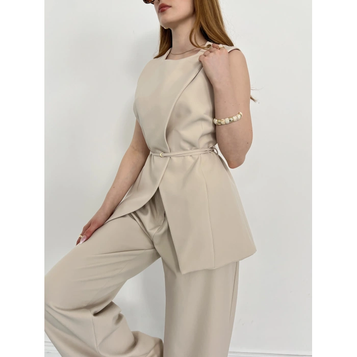 Bel Kemerli Asimetrik Kesim Yelekli Takım Bej