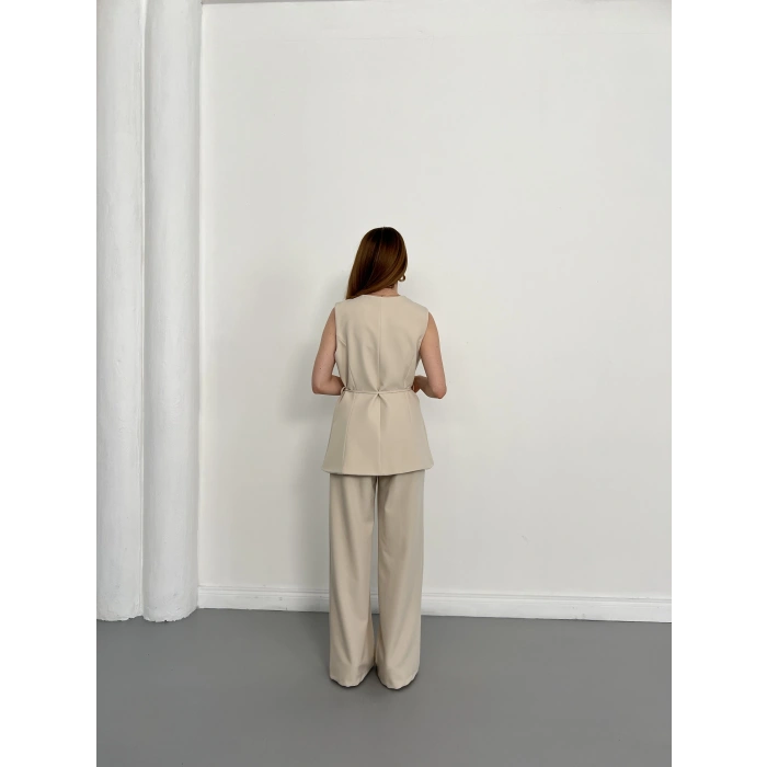 Bel Kemerli Asimetrik Kesim Yelekli Takım Bej