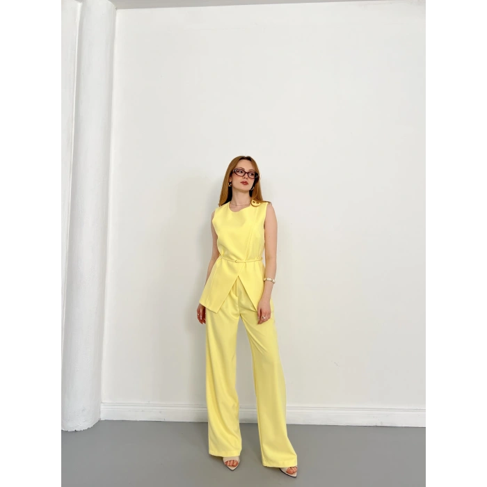 Bel Kemerli Asimetrik Kesim Yelekli Takım Sarı