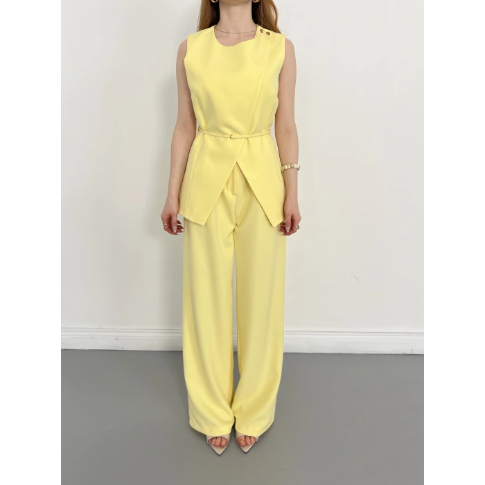 Bel Kemerli Asimetrik Kesim Yelekli Takım Sarı