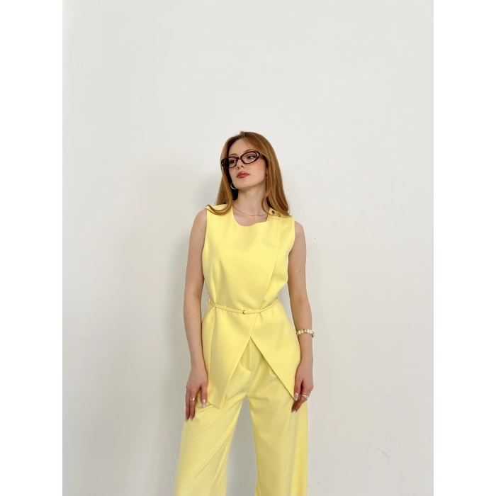 Bel Kemerli Asimetrik Kesim Yelekli Takım Sarı