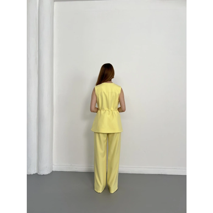 Bel Kemerli Asimetrik Kesim Yelekli Takım Sarı
