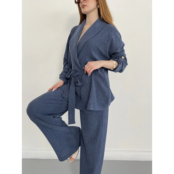 Bürümcük Bel Bağlamalı Kruvaze Yaka Tasarım Takım Mavi