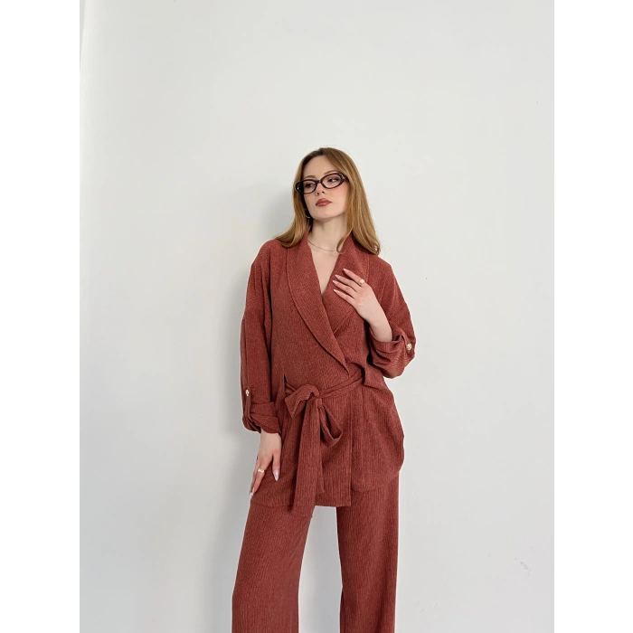 Bürümcük Bel Bağlamalı Kruvaze Yaka Tasarım Takım Kremit