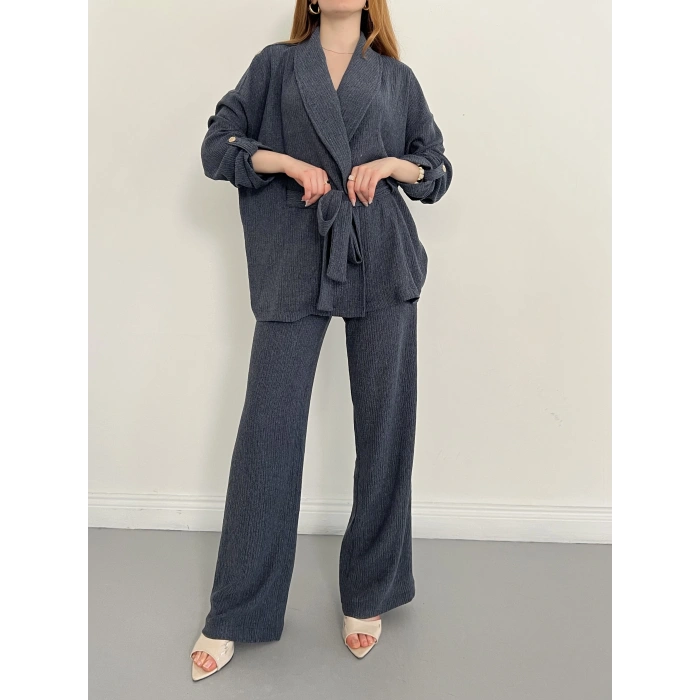 Bürümcük Bel Bağlamalı Kruvaze Yaka Tasarım Takım Laci