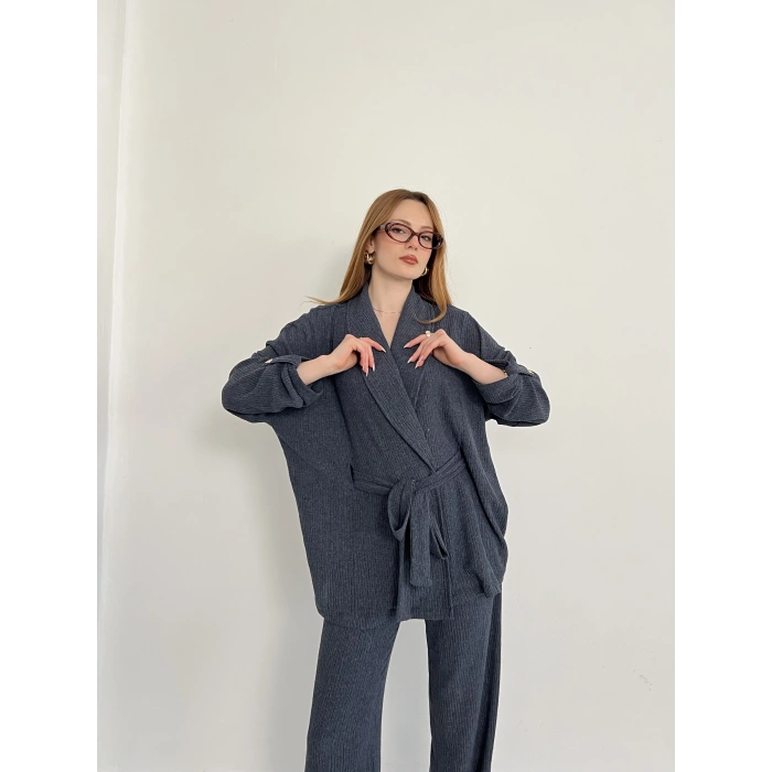 Bürümcük Bel Bağlamalı Kruvaze Yaka Tasarım Takım Laci