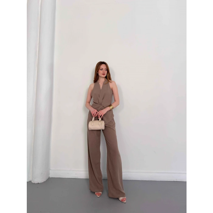 Ön Büzgü Detaylı Yelekli Takım Vizon