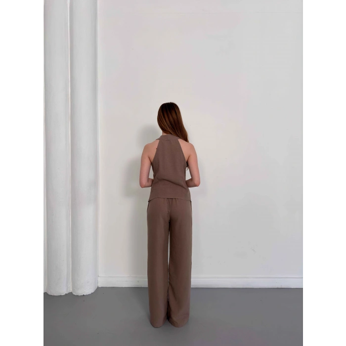 Ön Büzgü Detaylı Yelekli Takım Vizon