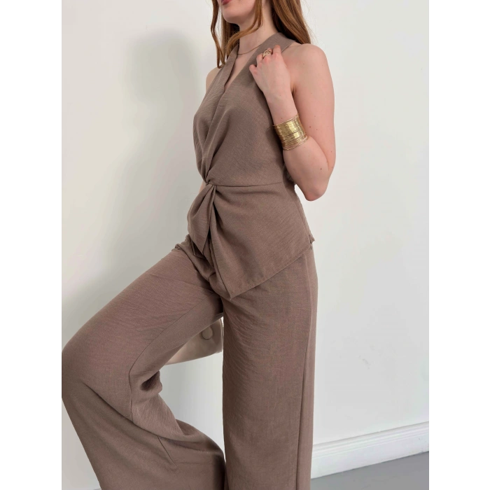 Ön Büzgü Detaylı Yelekli Takım Vizon