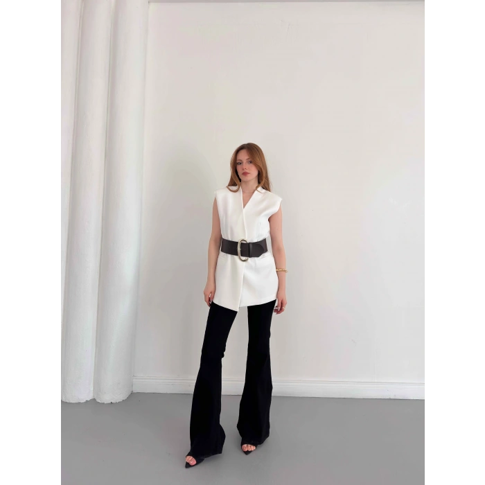 Kalın Kemer Detaylı Yelek Beyaz