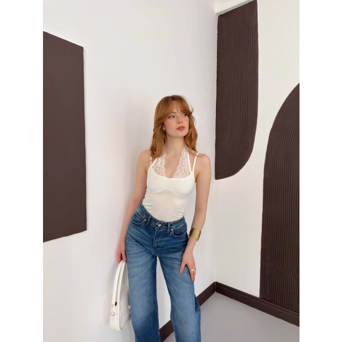 Dantel Detaylı Boyundan Bağlamalı Zıbın Beyaz