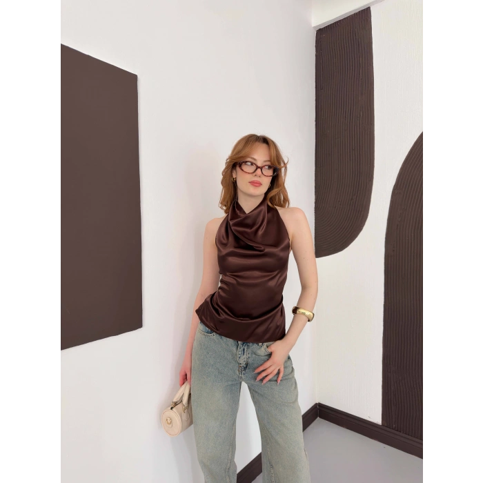 Sırt Detaylı Saten Bluz Kahve