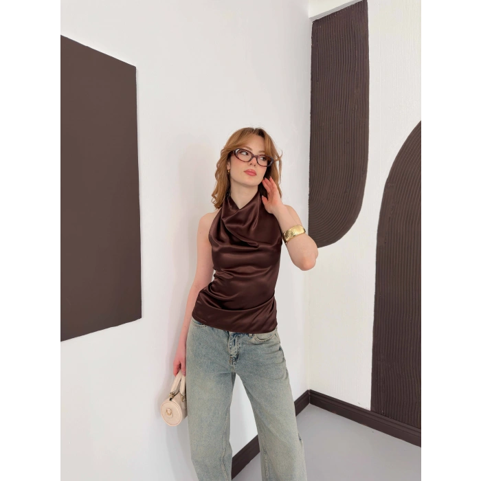 Sırt Detaylı Saten Bluz Kahve